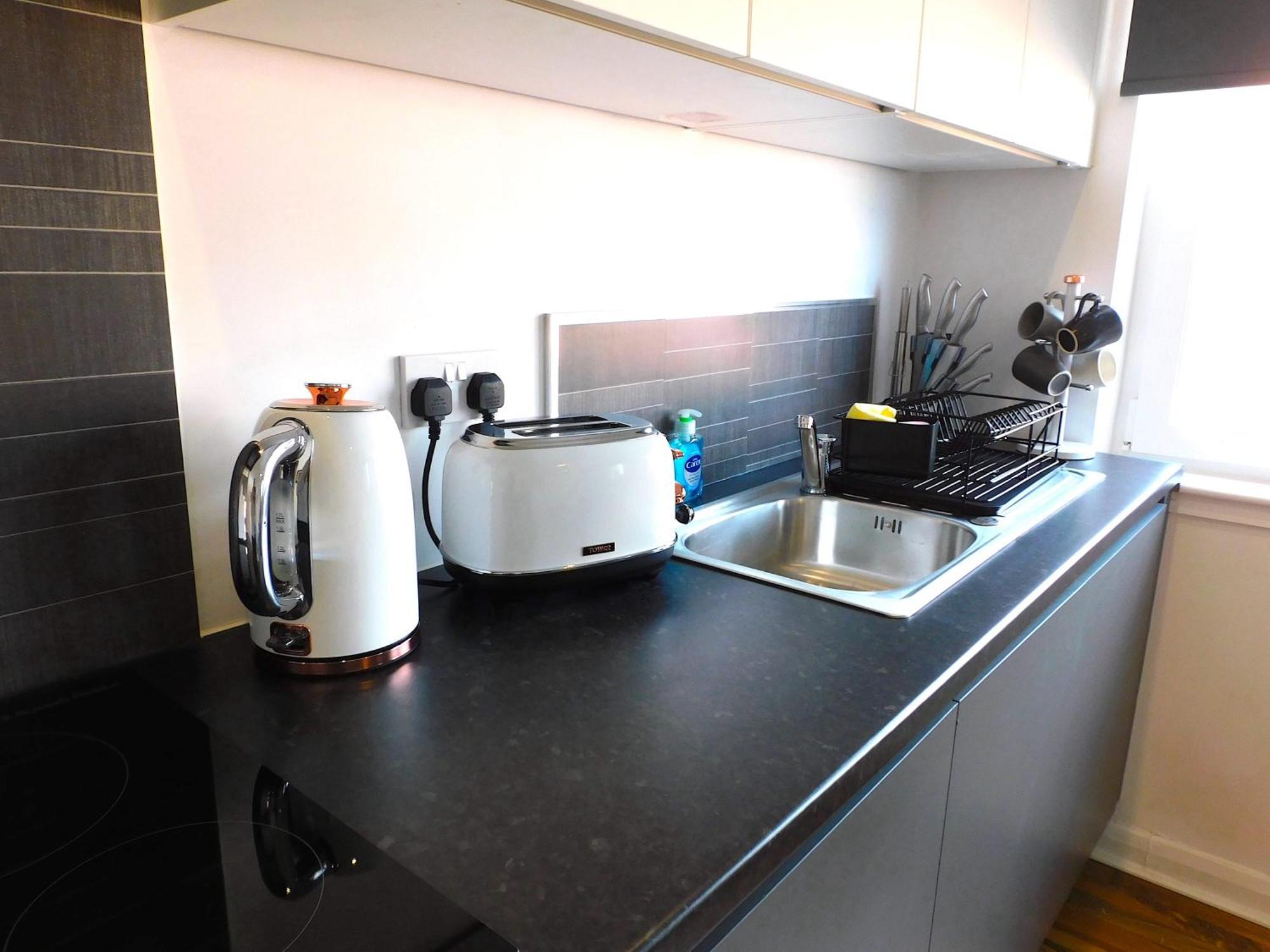 Newly Refurbished 1 Bed Apt In Hamilton Close To Station And Local Amenities 외부 사진