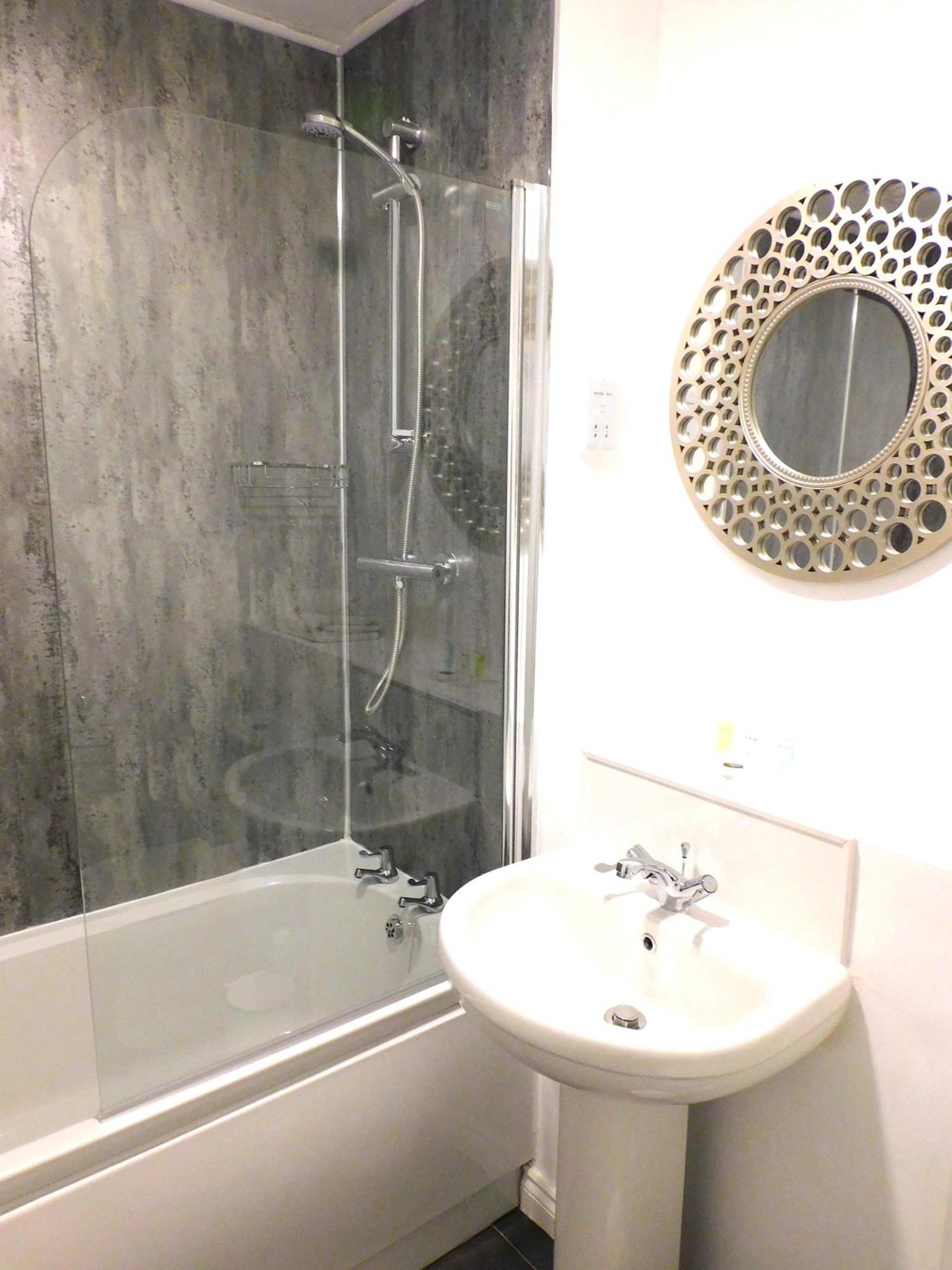 Newly Refurbished 1 Bed Apt In Hamilton Close To Station And Local Amenities 외부 사진